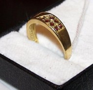 Pánsky zlatý prsteň s českými granátmi 909